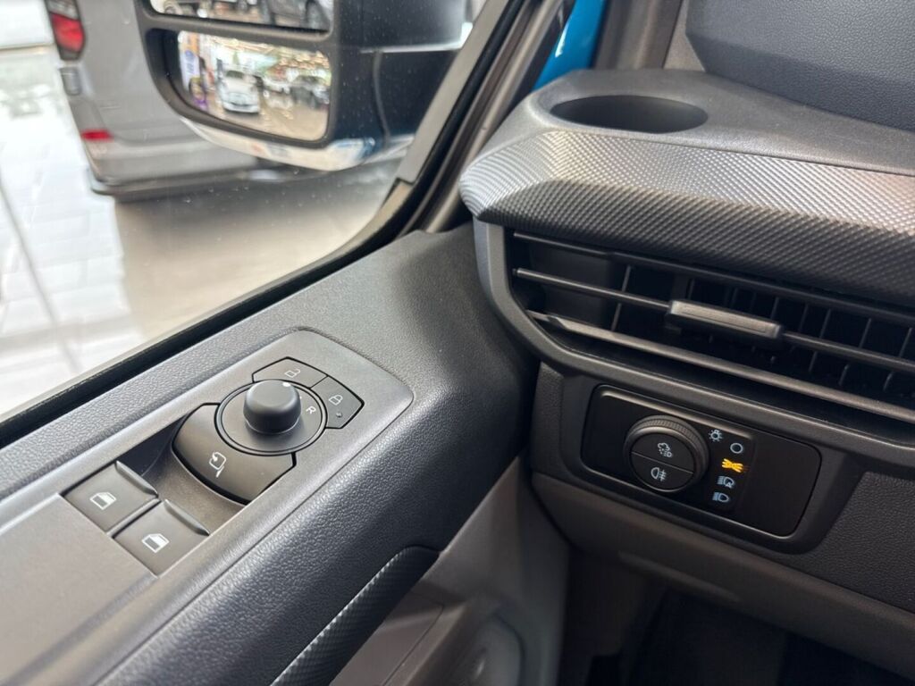 Ford Transit Custom 2026 Digital Aqua Blue