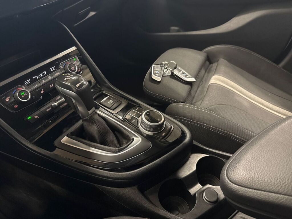 BMW 225 2017 Valkoinen