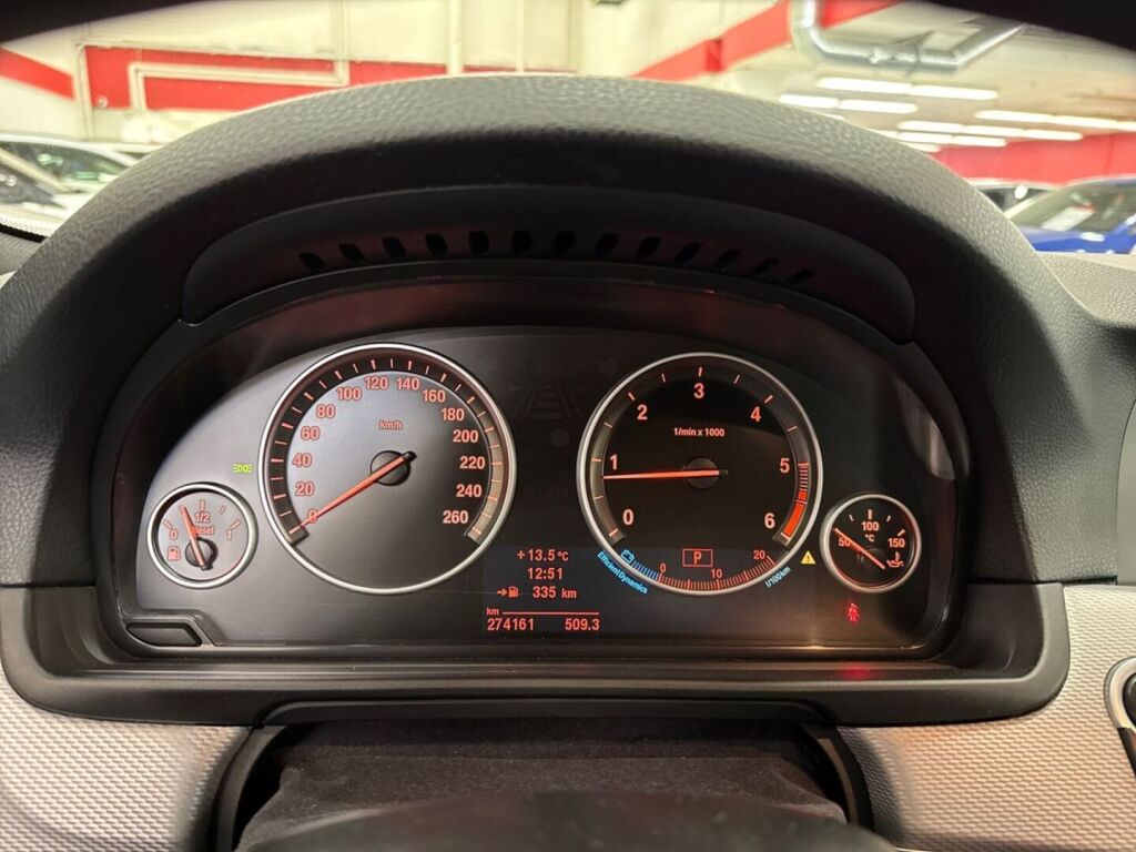 BMW 520 2012 Musta