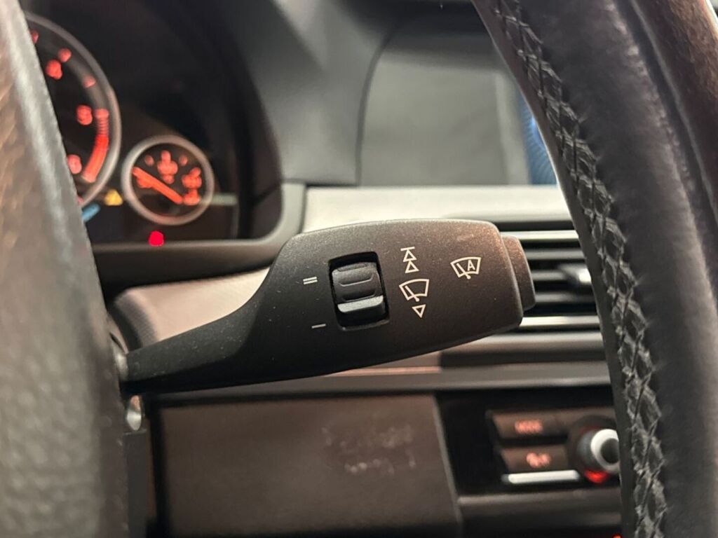 BMW 520 2012 Musta