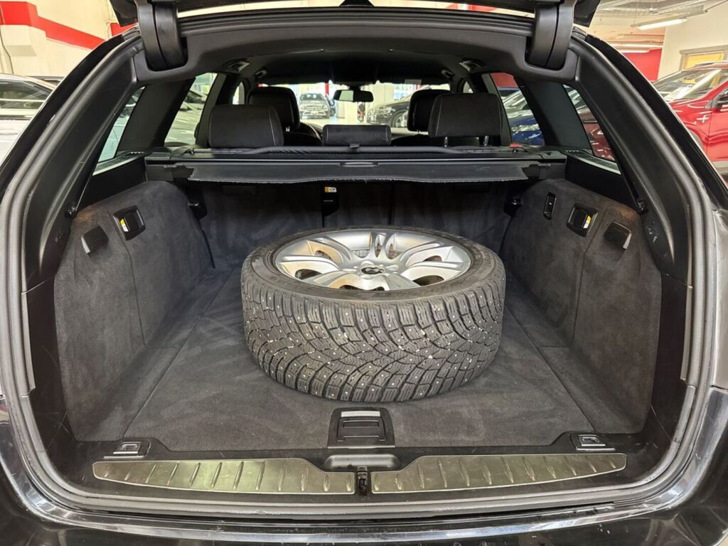 BMW 520 2012 Musta