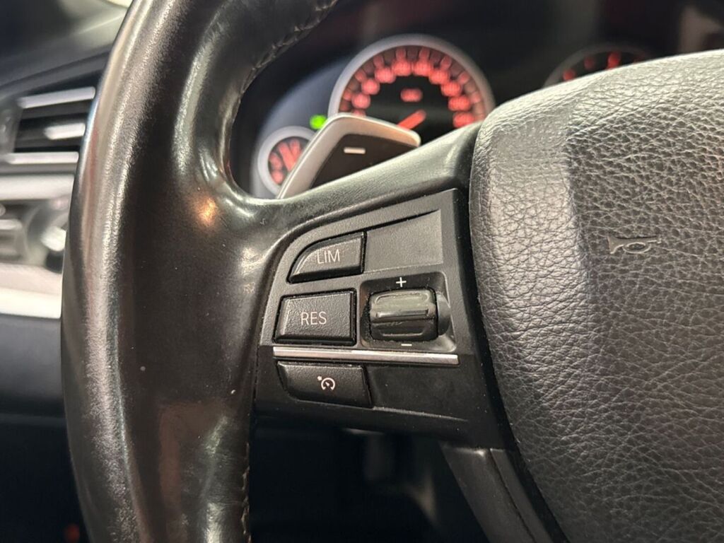 BMW 520 2012 Musta