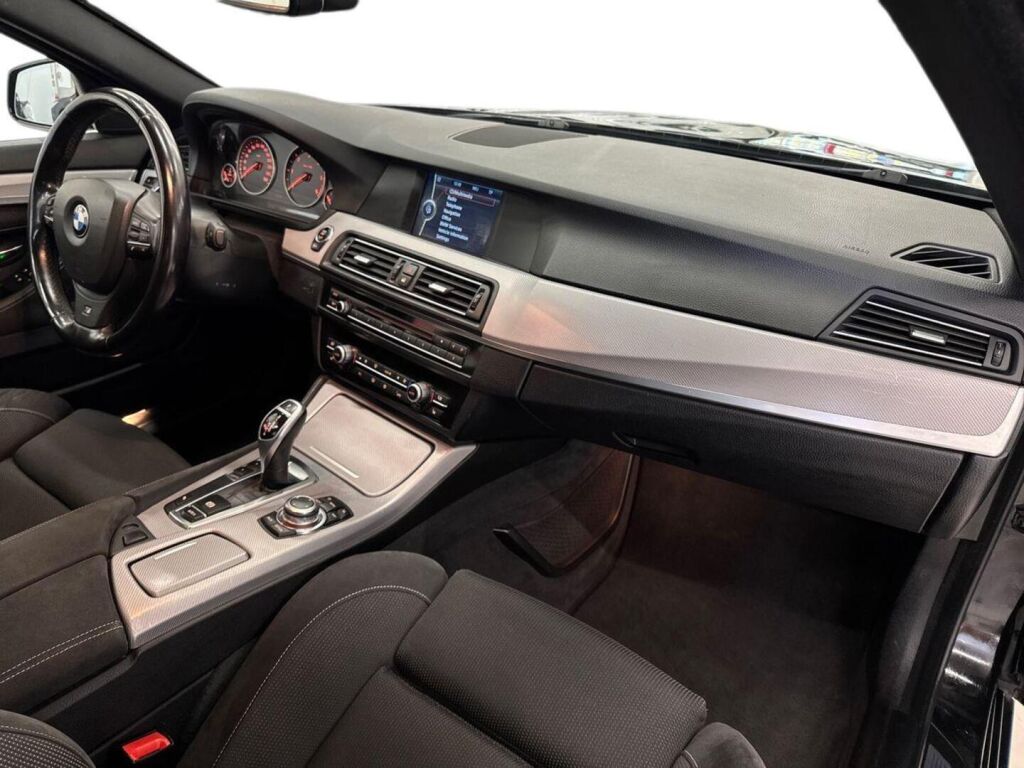 BMW 520 2012 Musta