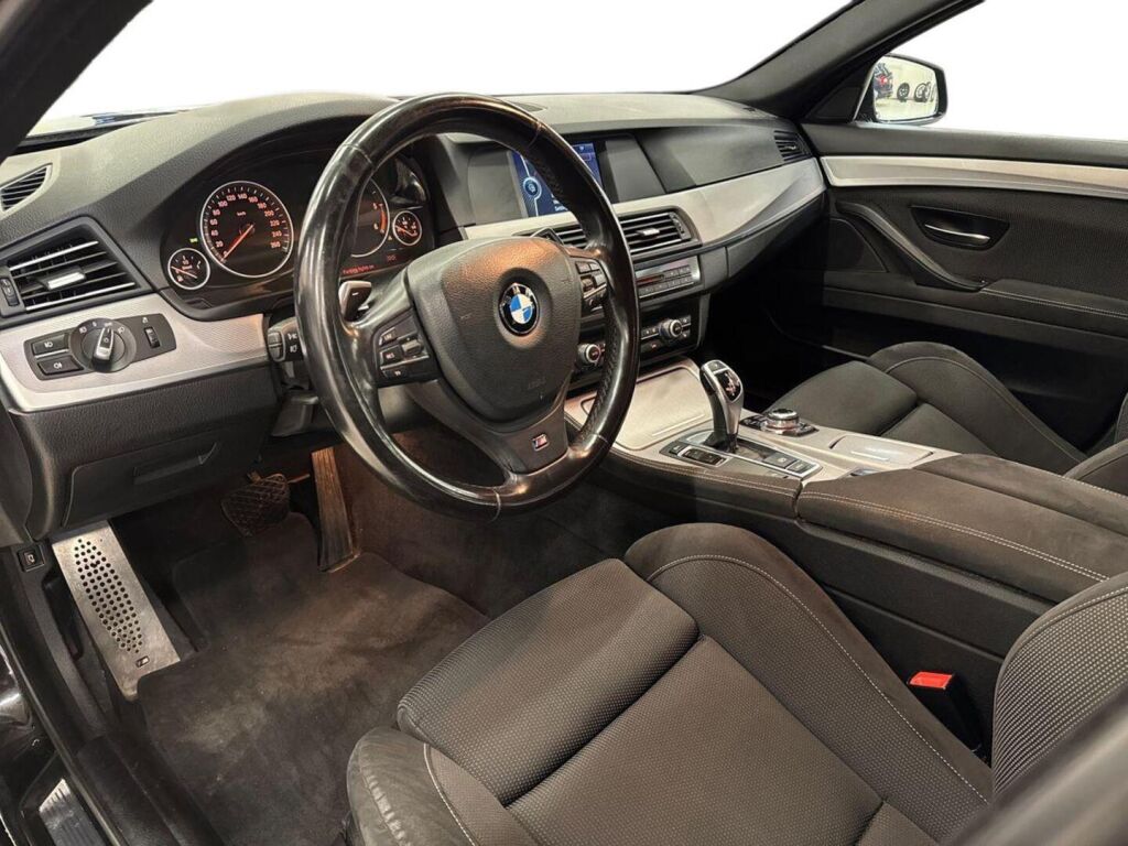 BMW 520 2012 Musta