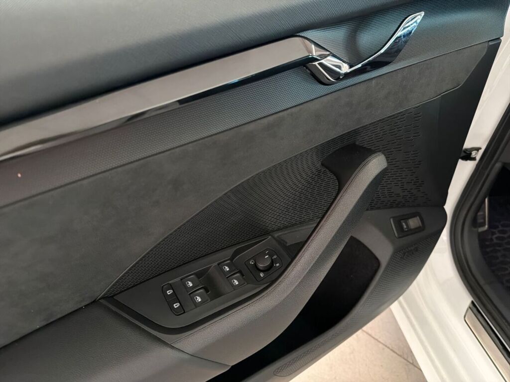 Skoda Octavia 2021 Valkoinen