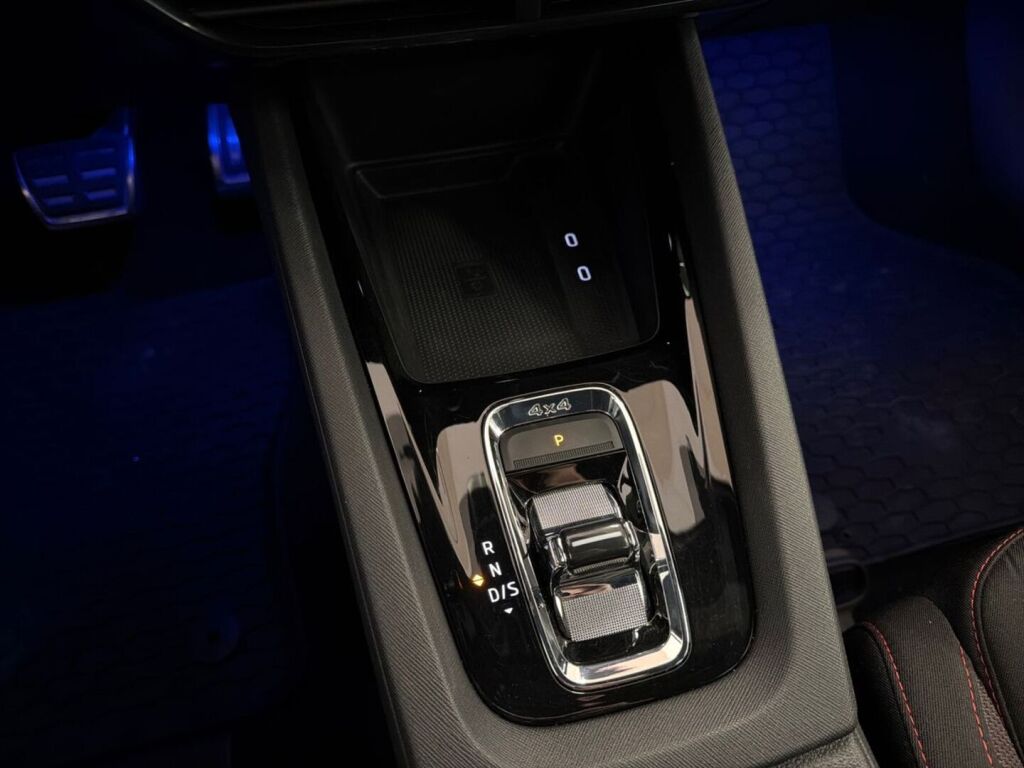 Skoda Octavia 2021 Valkoinen
