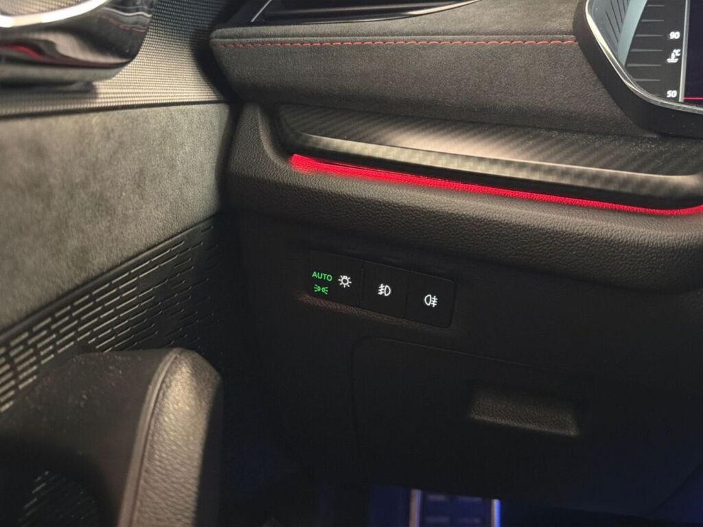Skoda Octavia 2021 Valkoinen