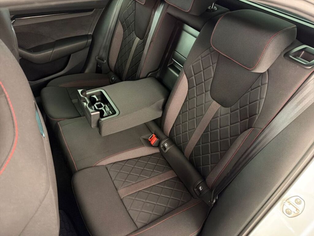 Skoda Octavia 2021 Valkoinen