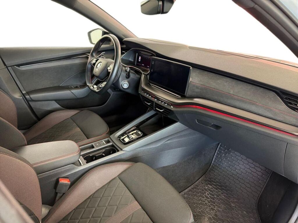 Skoda Octavia 2021 Valkoinen