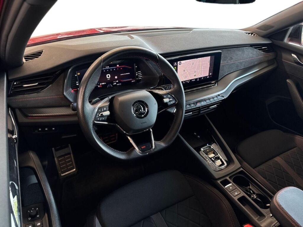 Skoda Octavia 2021 Punainen