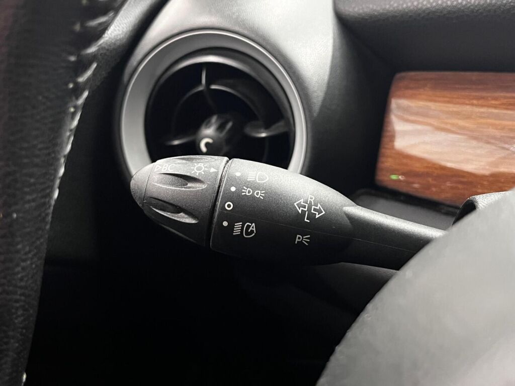 Mini Cooper 2011 Vihreä