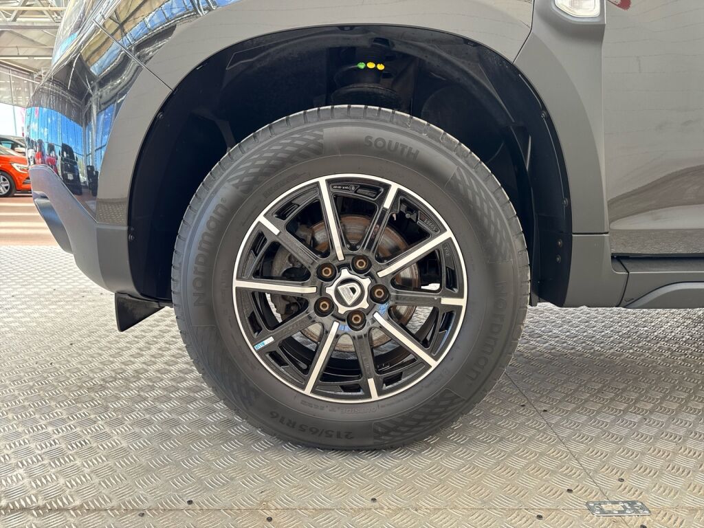Dacia Duster 2021 Musta