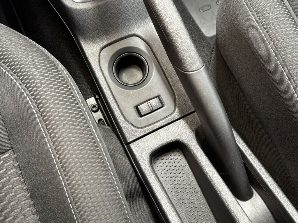Dacia Duster 2021 Musta