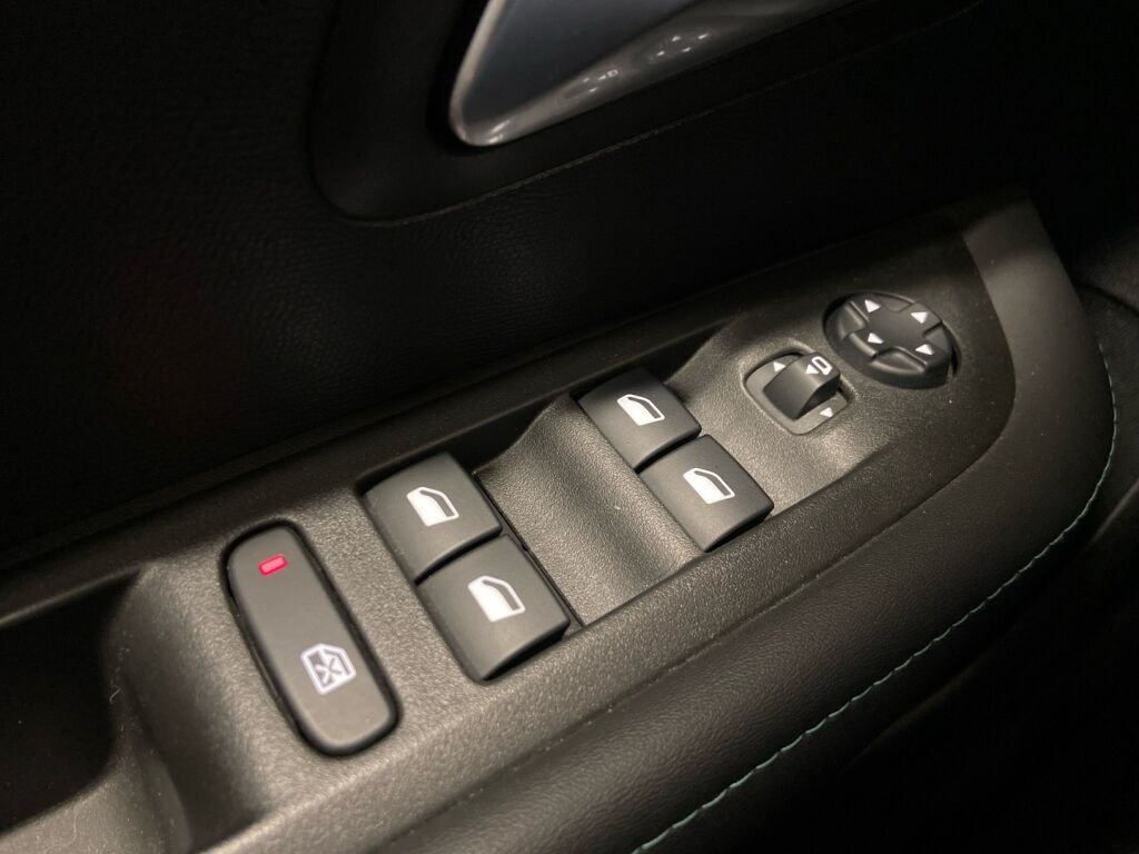 Peugeot 208 2021 Keltainen