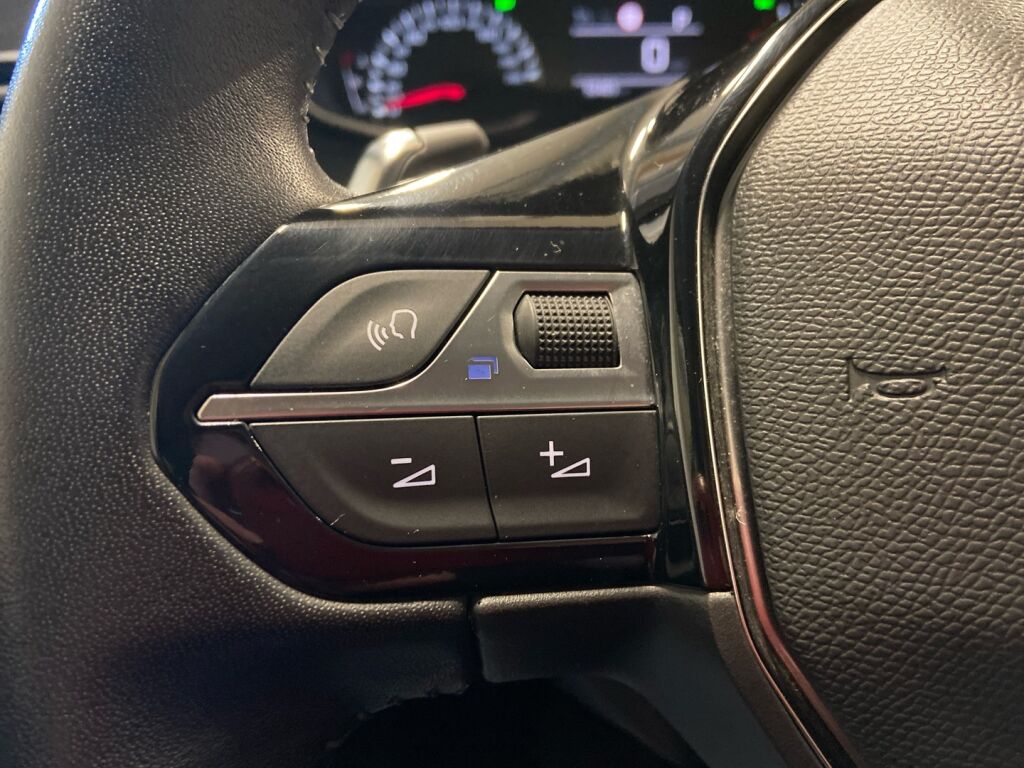 Peugeot 208 2021 Keltainen