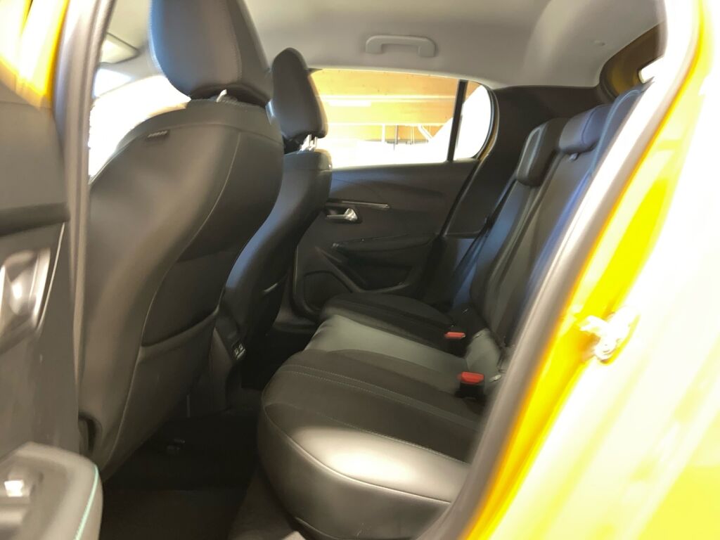 Peugeot 208 2021 Keltainen