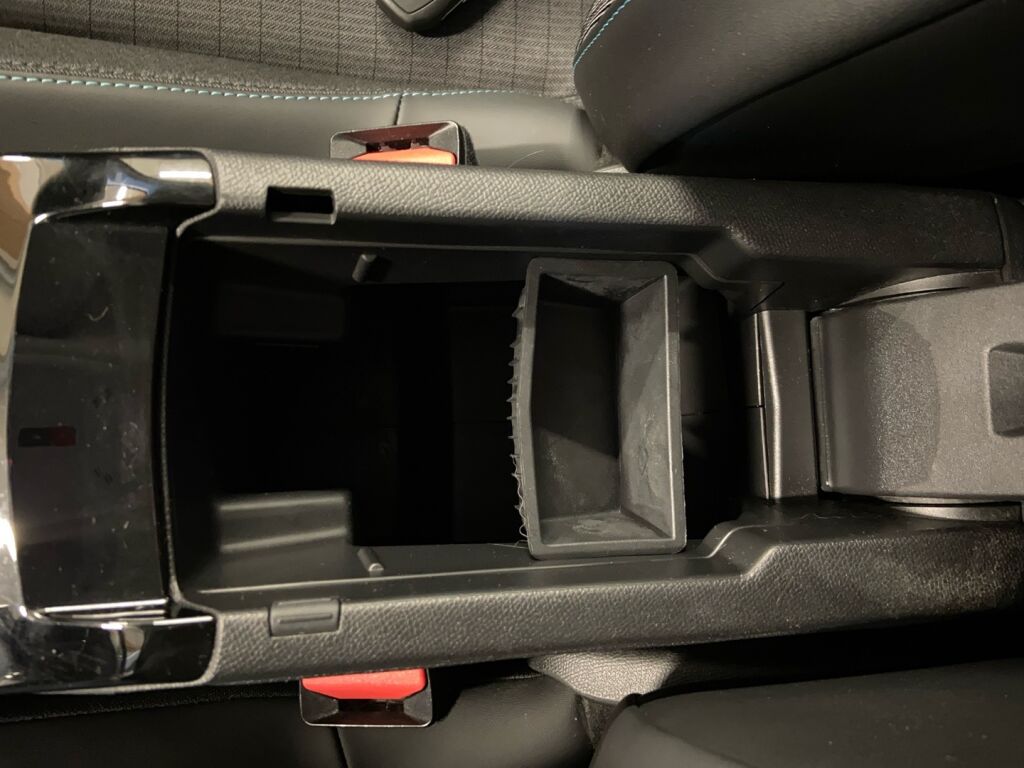 Peugeot 208 2021 Keltainen