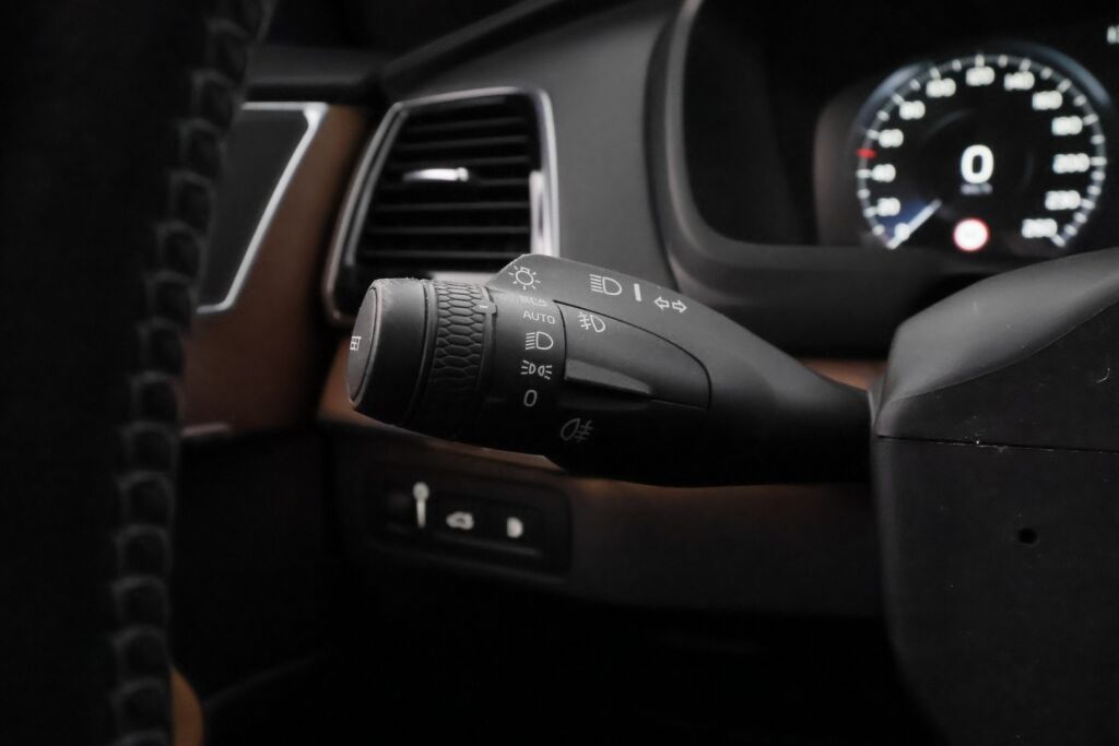 Volvo XC90 2015 Musta