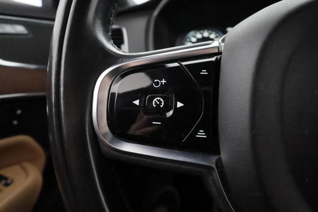 Volvo XC90 2015 Musta