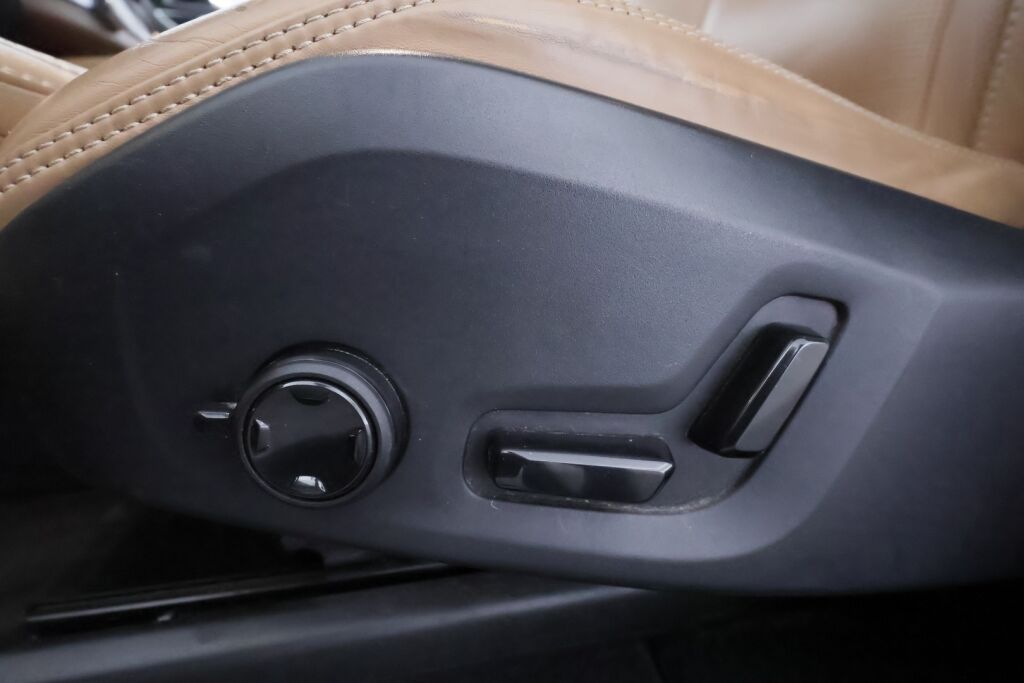 Volvo XC90 2015 Musta