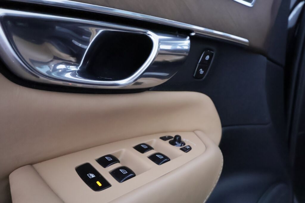 Volvo XC90 2015 Musta