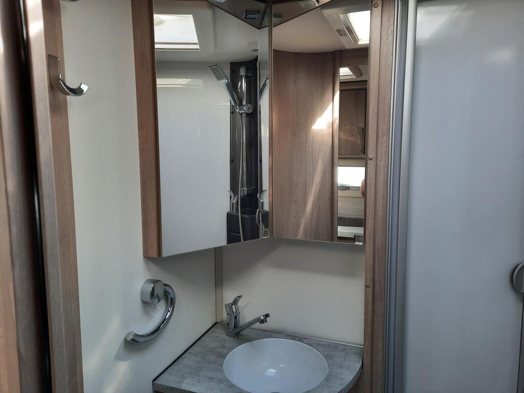 Kabe Travel Master Classic 740 LGB 2021 Valkoinen