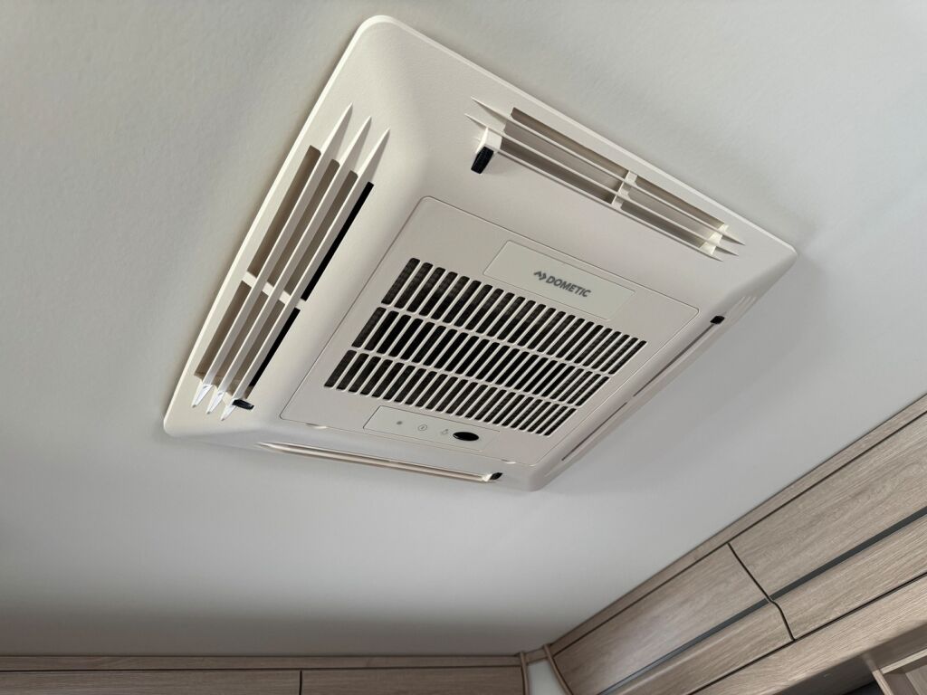 Kabe Travel Master Classic 740 LGB 2021 Valkoinen