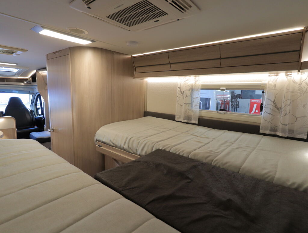 Kabe Travel Master Classic 740 LGB 2021 Valkoinen