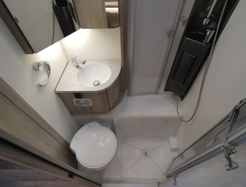 Kabe Travel Master Classic 740 LGB 2021 Valkoinen