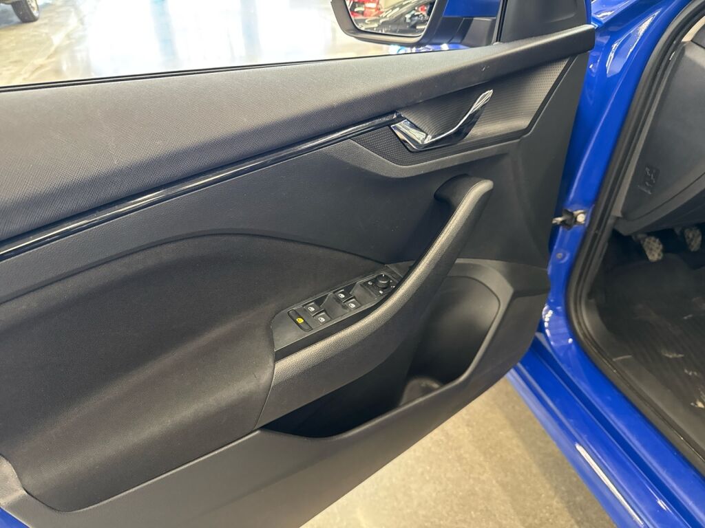 Skoda Kamiq 2021 Sininen