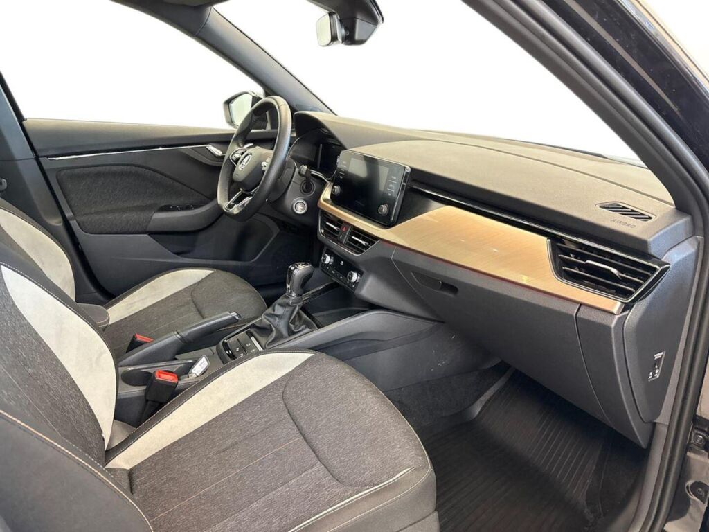 Skoda Kamiq 2022 Musta
