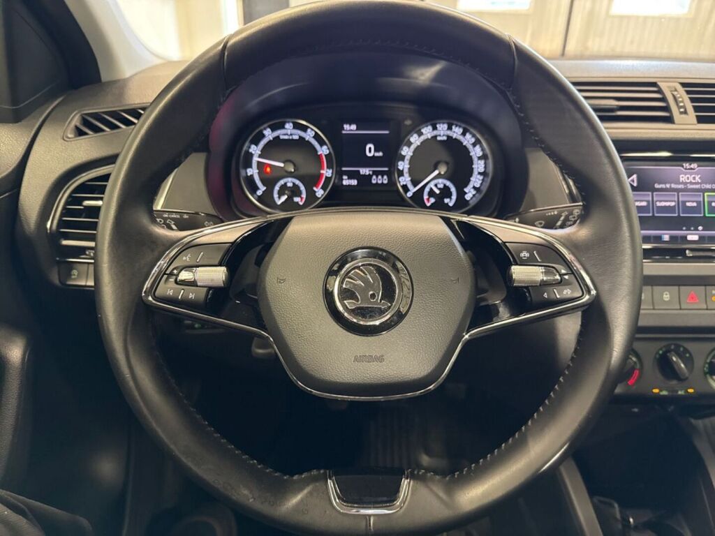 Skoda Fabia 2022 Sininen