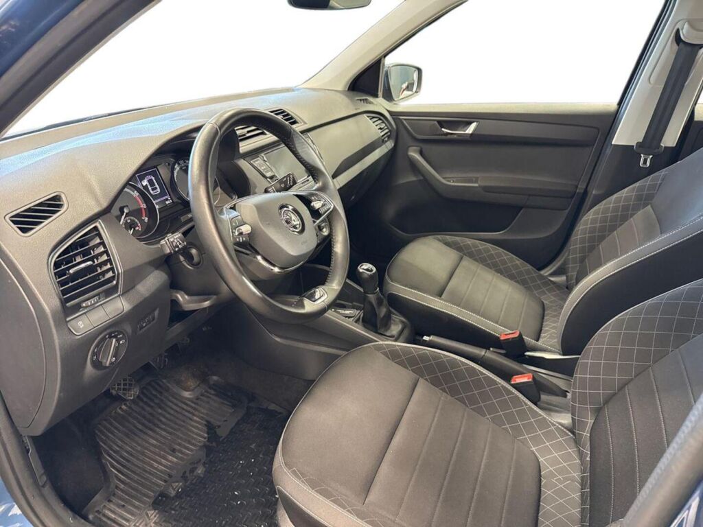 Skoda Fabia 2022 Sininen