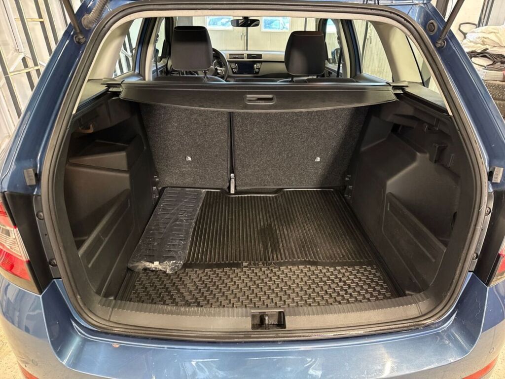 Skoda Fabia 2022 Sininen