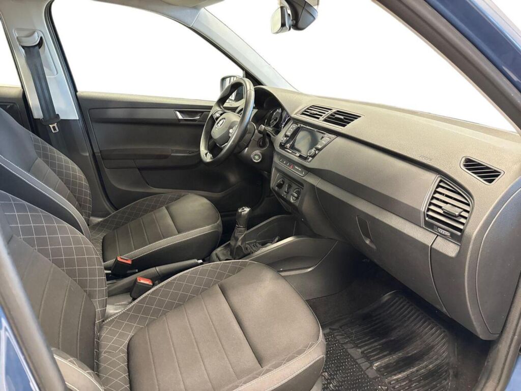 Skoda Fabia 2022 Sininen
