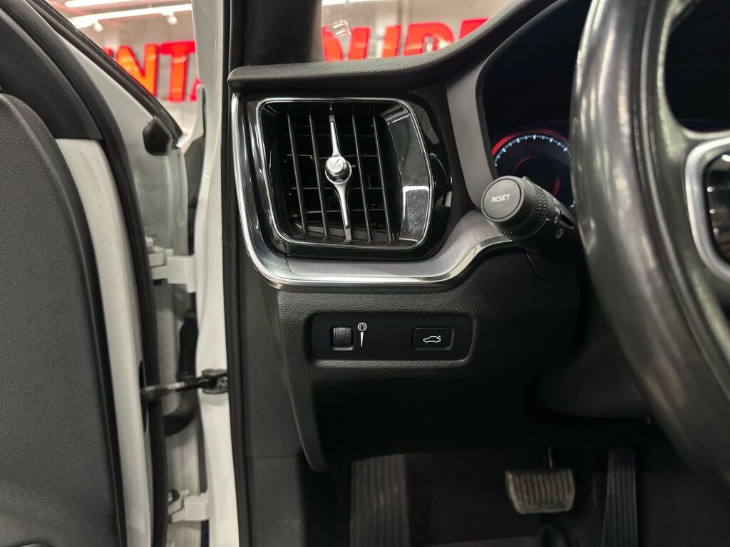 Volvo V60 Cross Country 2020 Valkoinen