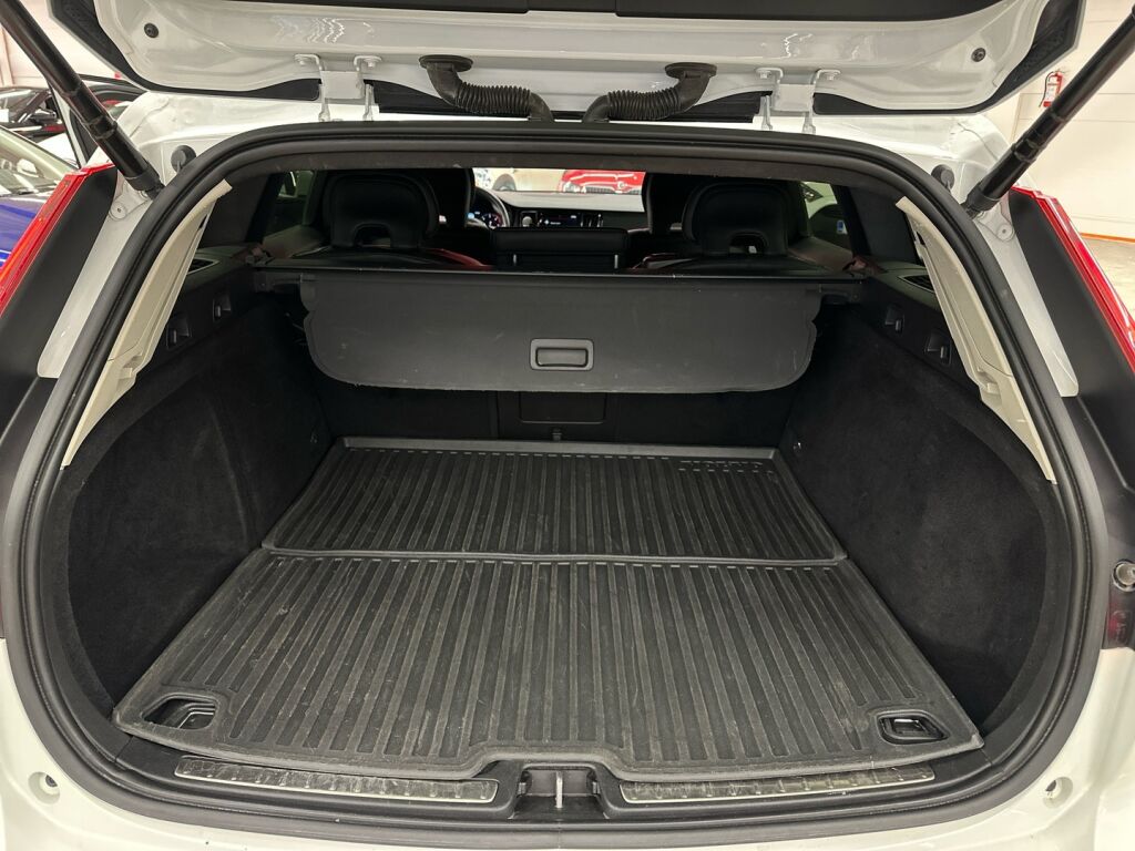 Volvo V60 Cross Country 2020 Valkoinen