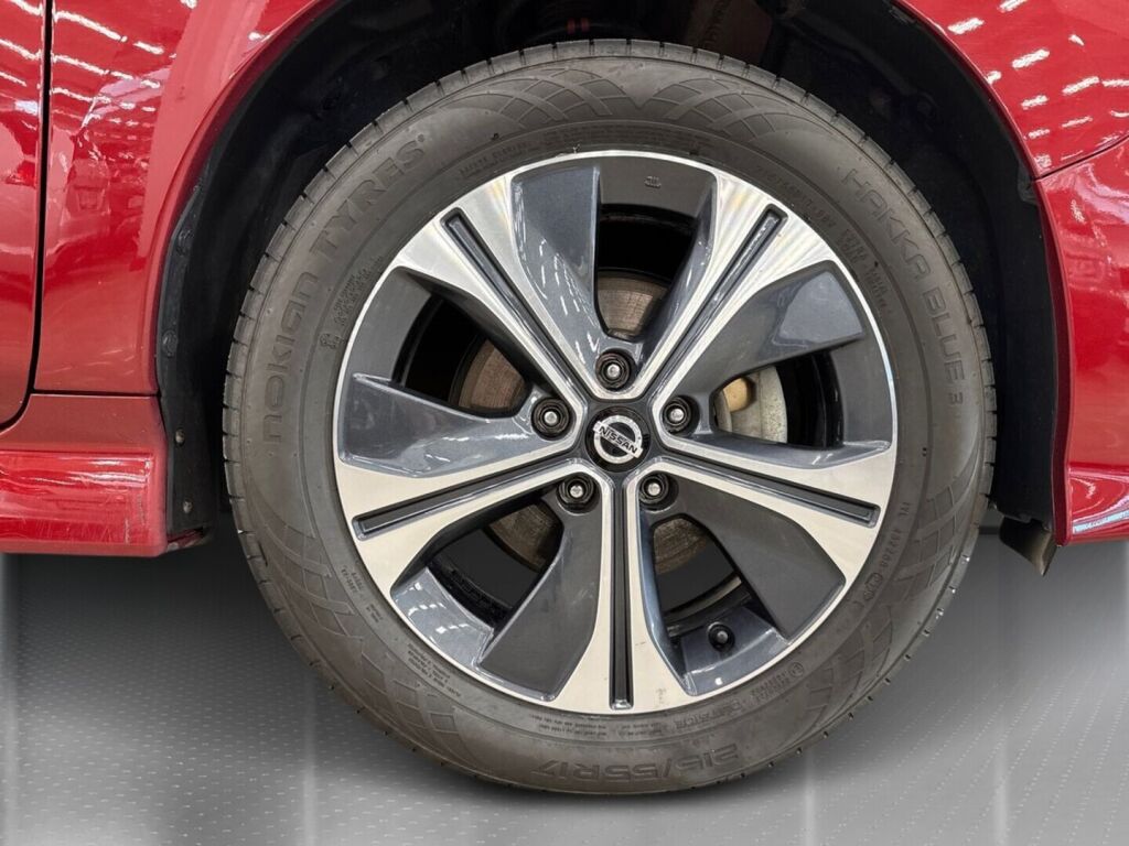 Nissan Leaf 2021 Punainen