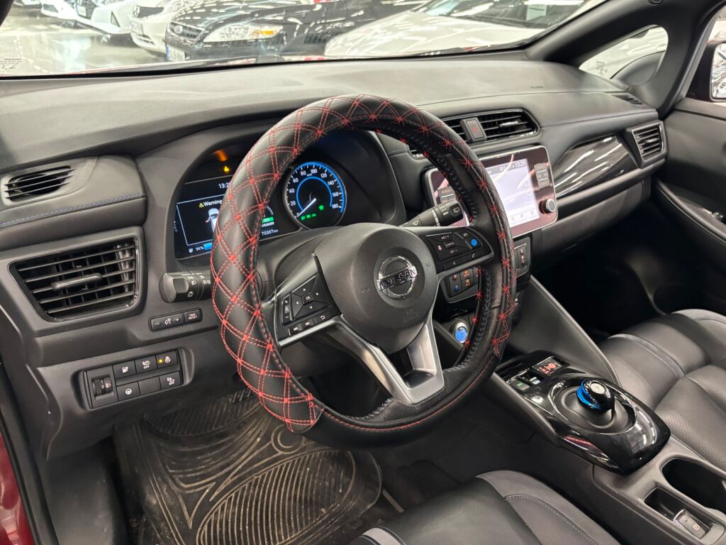 Nissan Leaf 2021 Punainen
