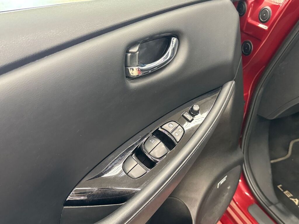 Nissan Leaf 2021 Punainen