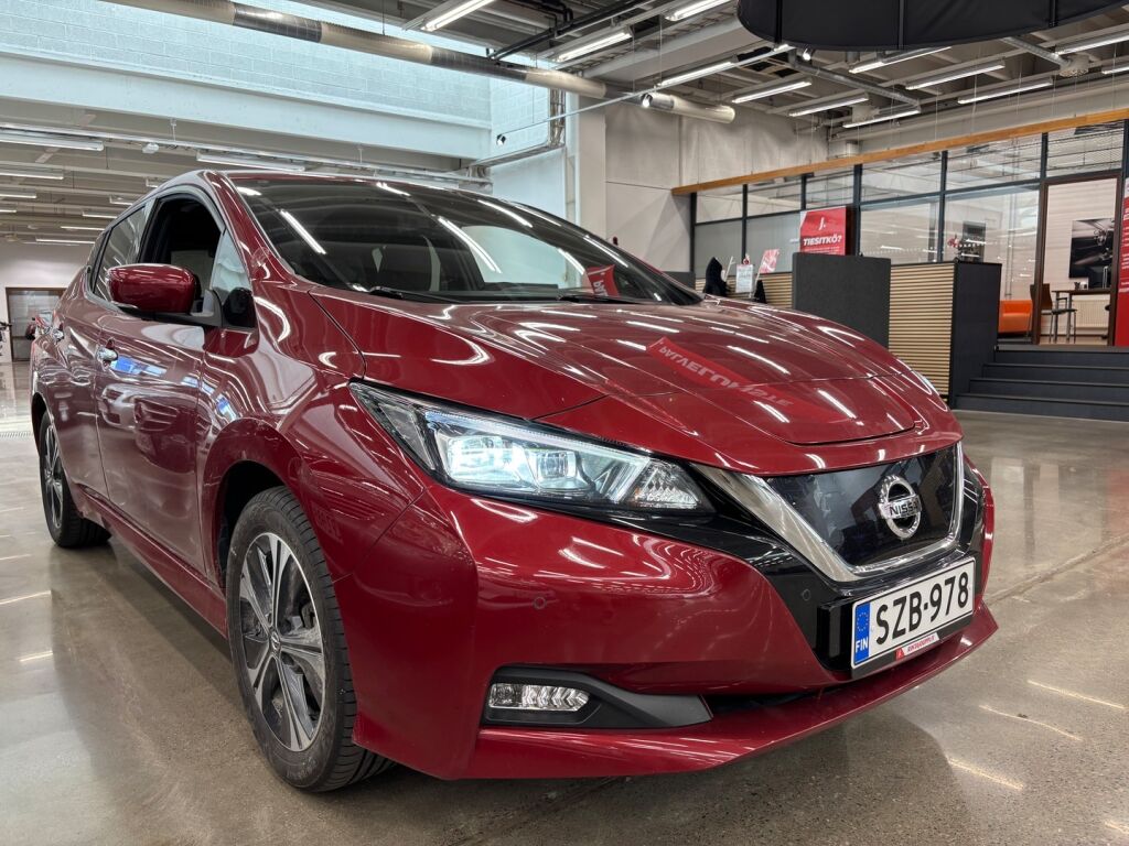 Nissan Leaf 2021 Punainen