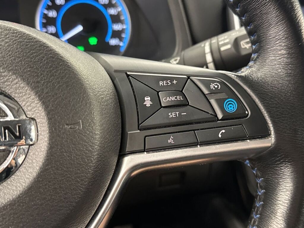 Nissan Leaf 2021 Punainen