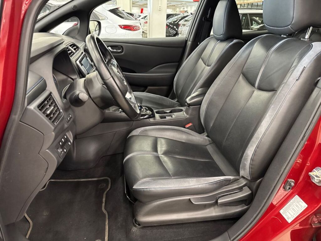 Nissan Leaf 2021 Punainen