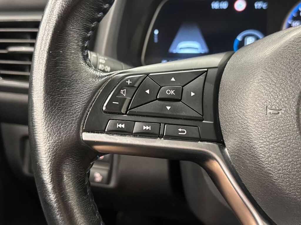 Nissan Leaf 2021 Punainen