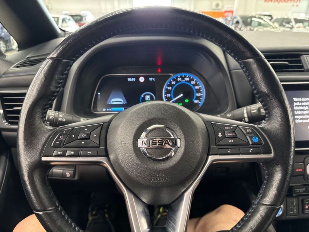 Nissan Leaf 2021 Punainen
