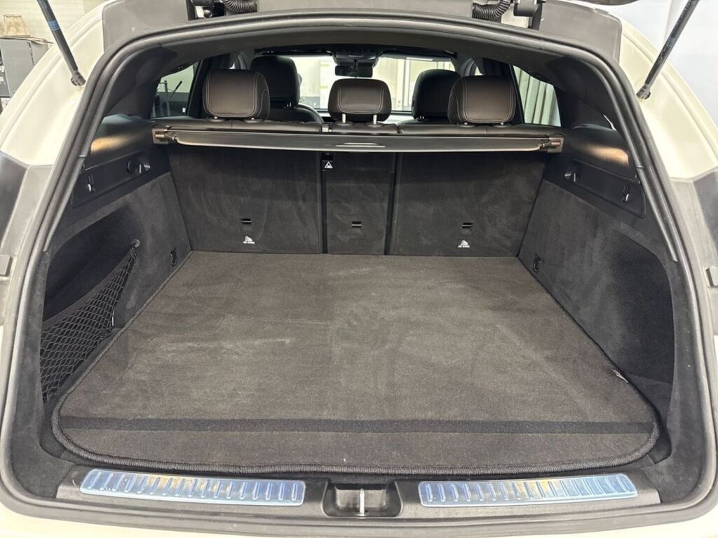 Mercedes-Benz EQC 2021 Valkoinen