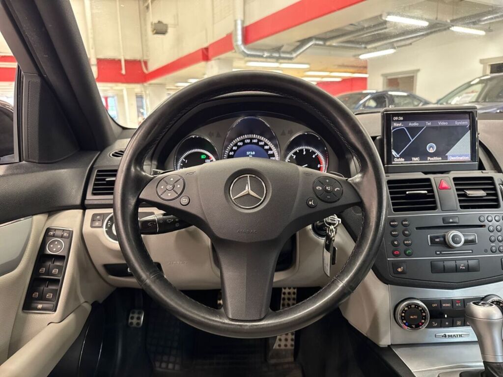 Mercedes-Benz C 2011 Musta