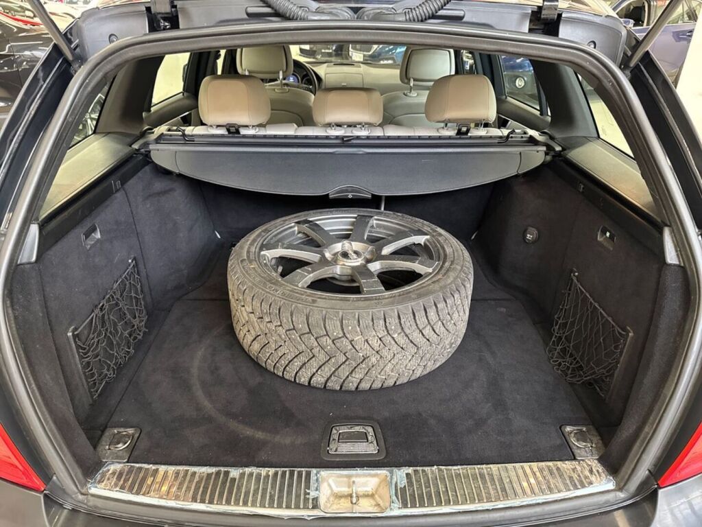 Mercedes-Benz C 2011 Musta