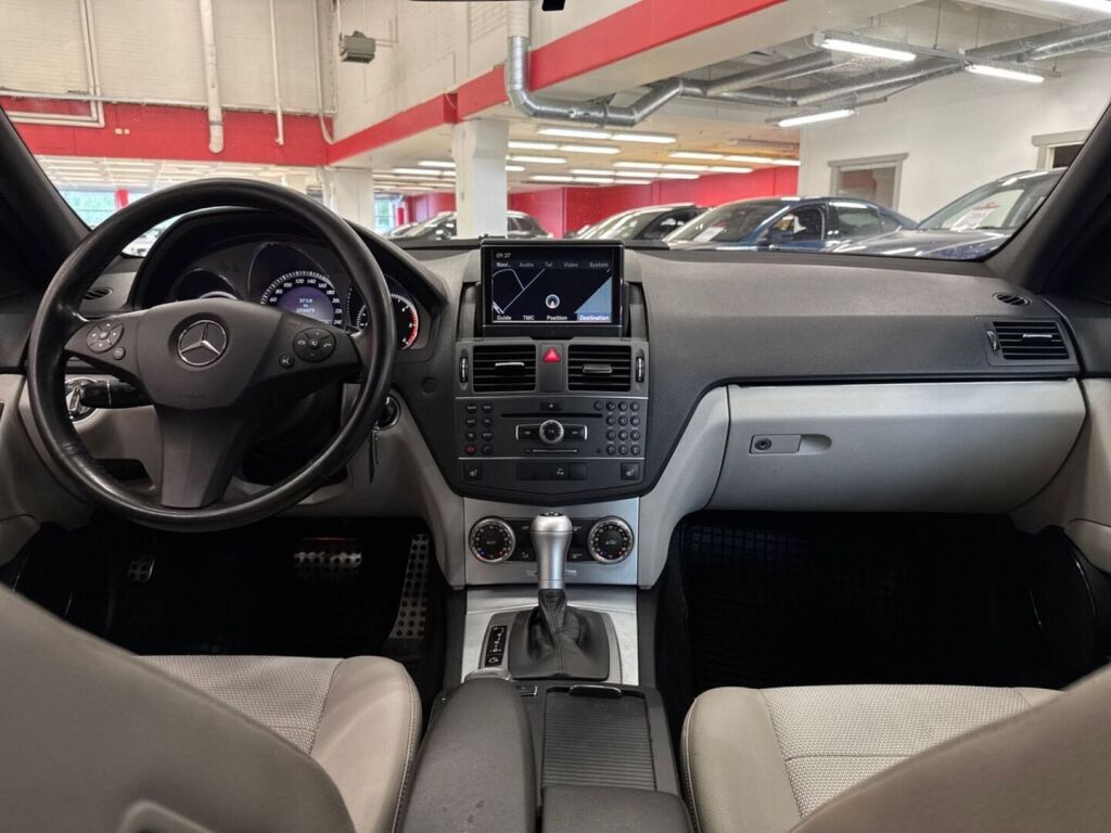 Mercedes-Benz C 2011 Musta