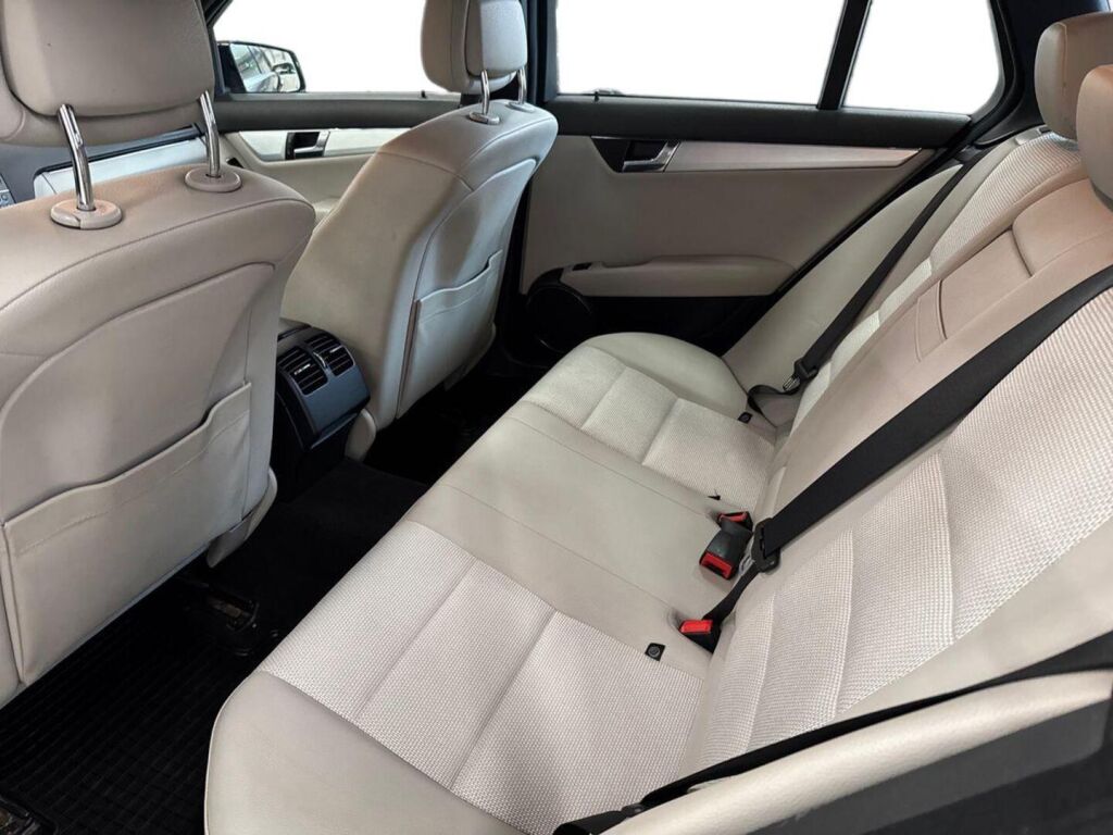 Mercedes-Benz C 2011 Musta